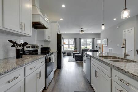 New Build 5 Min To Broadway Sleeps 10 Villa Нашвил Екстериор снимка