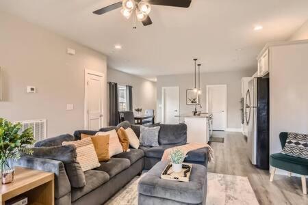 New Build 5 Min To Broadway Sleeps 10 Villa Нашвил Екстериор снимка