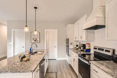 New Build 5 Min To Broadway Sleeps 10 Villa Нашвил Екстериор снимка