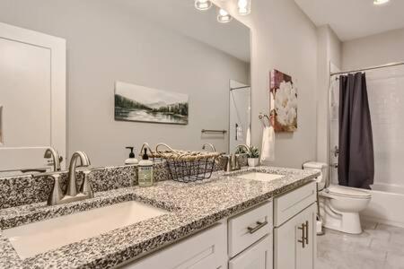 New Build 5 Min To Broadway Sleeps 10 Villa Нашвил Екстериор снимка